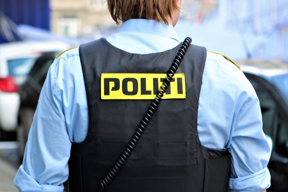 Mand tiltalt for at kaste brandbomber mod Christiansborg